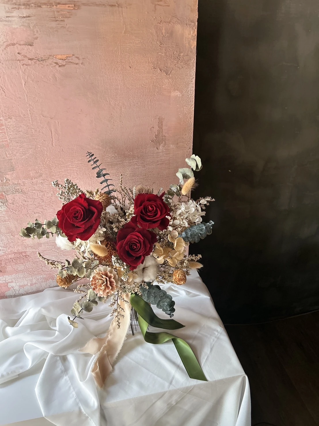 2026 新娘捧花怎麼選？從款式、花材到配色完全攻略