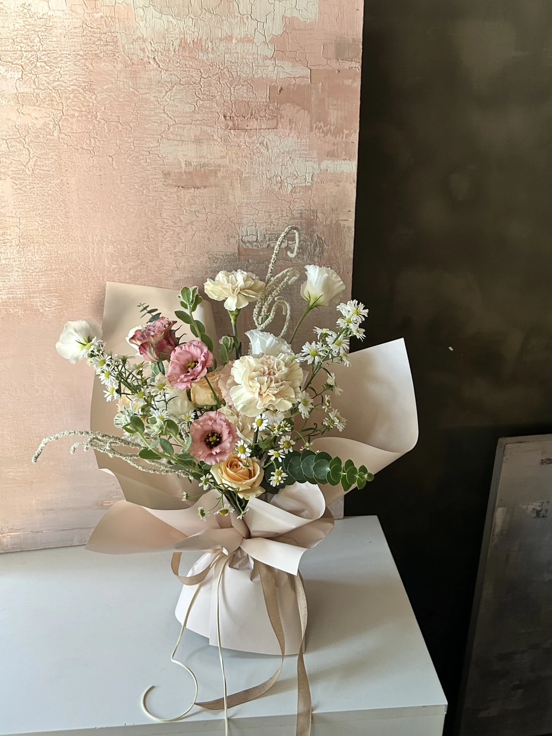 鮮花保養 7 大秘訣：讓花束多開一週的專業技巧