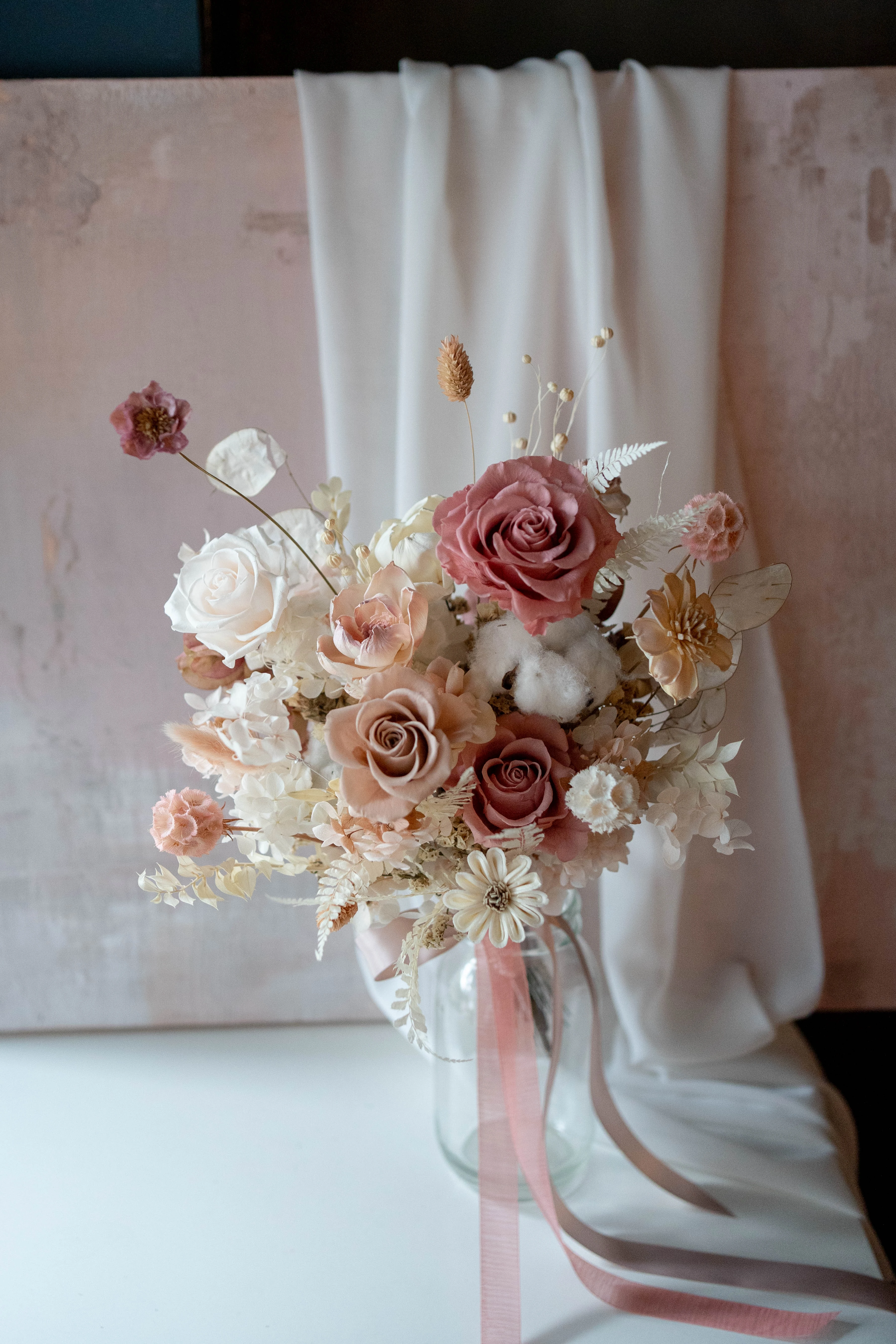 婚禮花藝預算怎麼抓？從捧花到會場佈置費用全解析