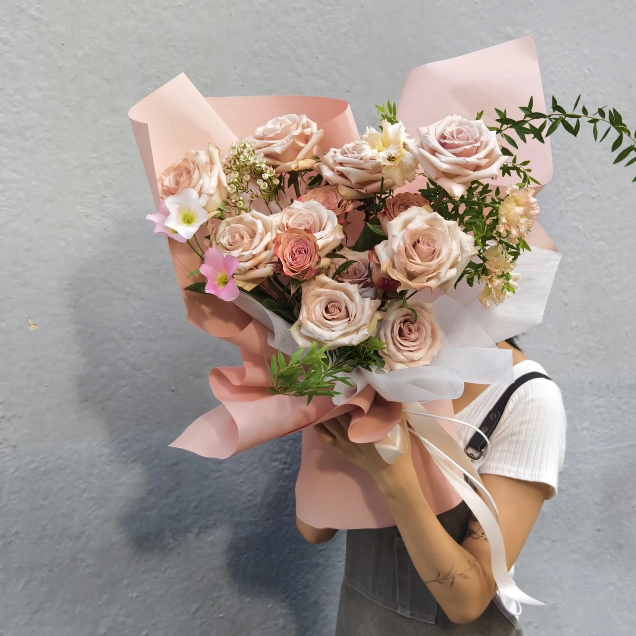 鮮花花束｜巨型玫瑰混合花束10朵 4