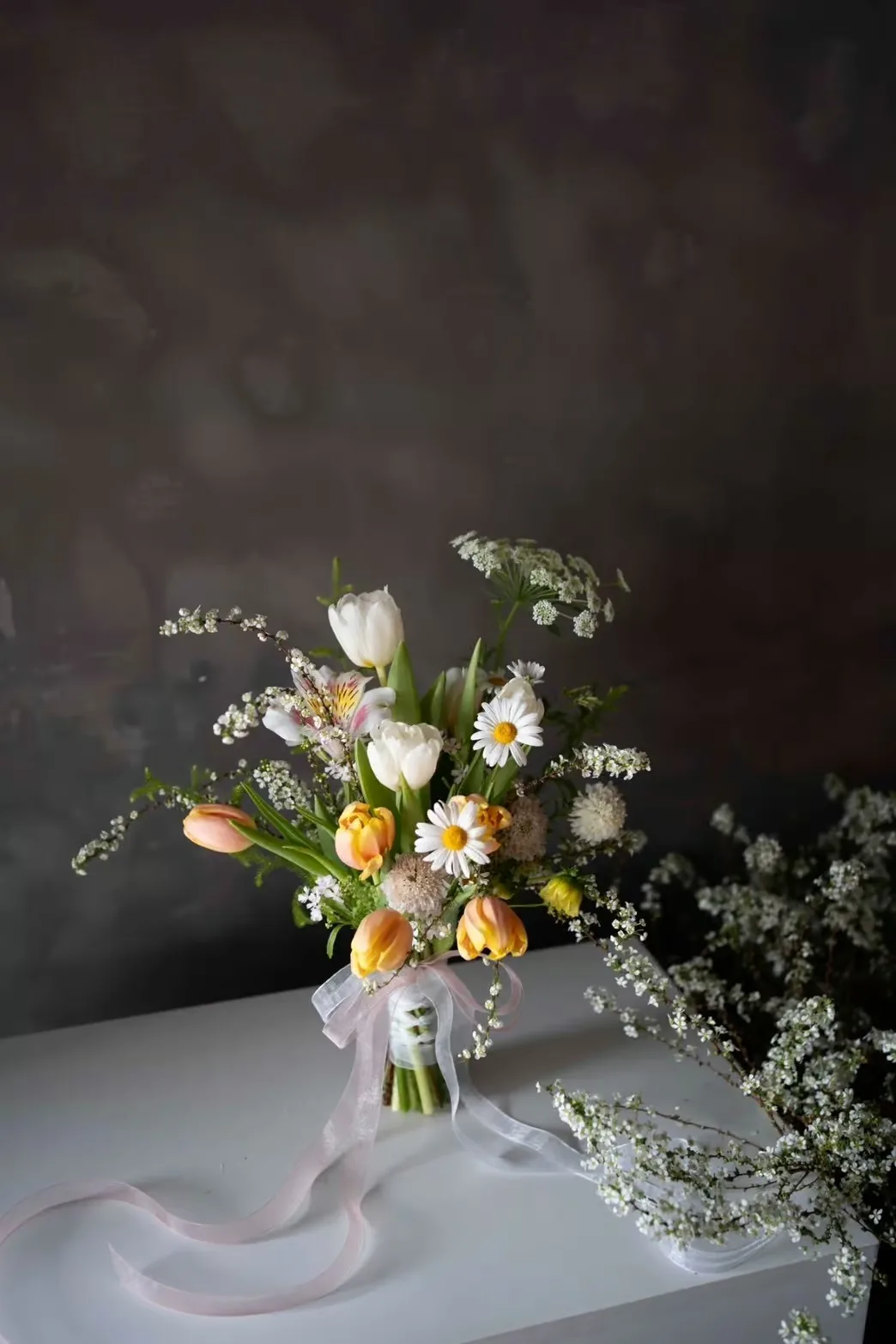 鮮花捧花｜各色鬱金香混合捧花