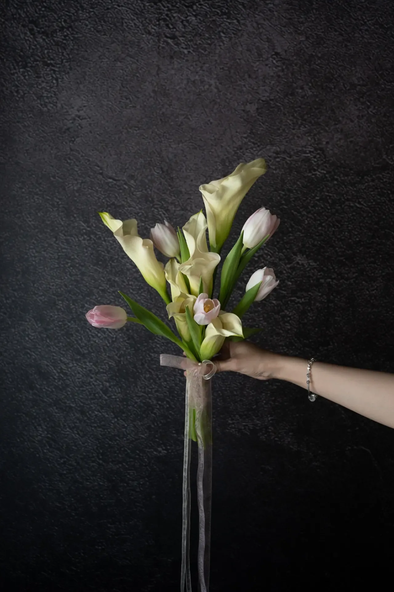 鮮花捧花｜海芋+鬱金香 簡約小捧花