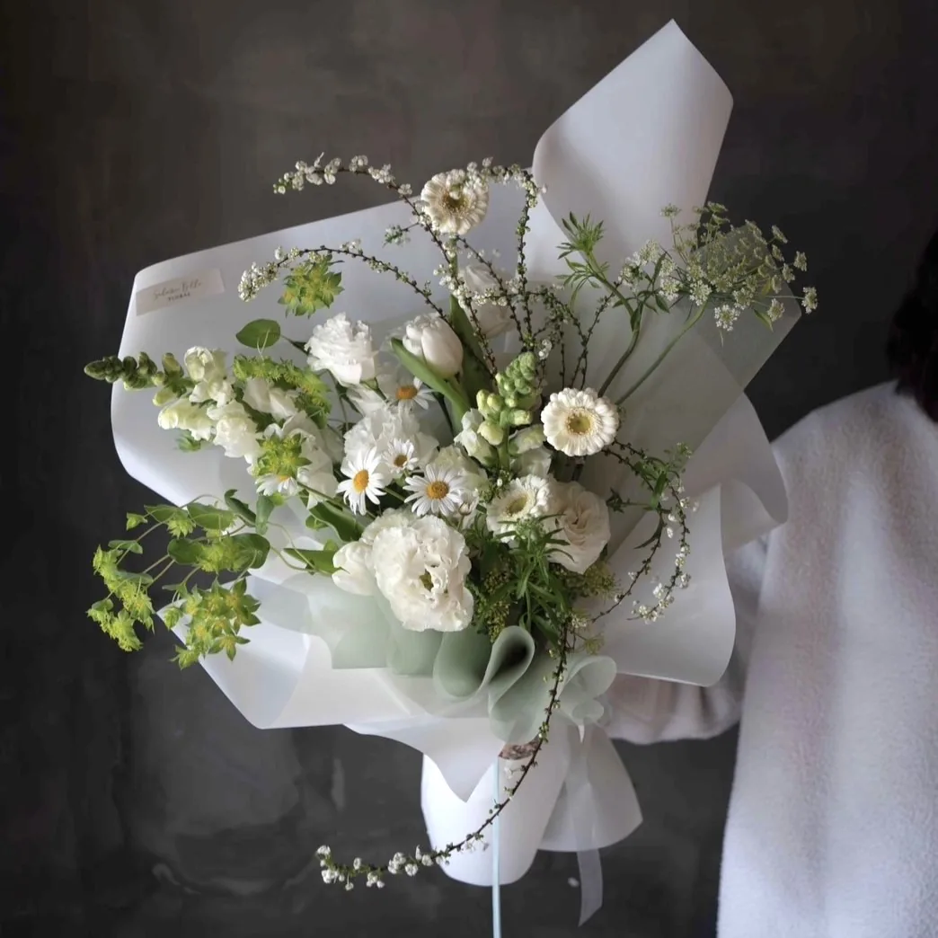 鮮花花束｜春日白綠色系 多樣混合花材花束