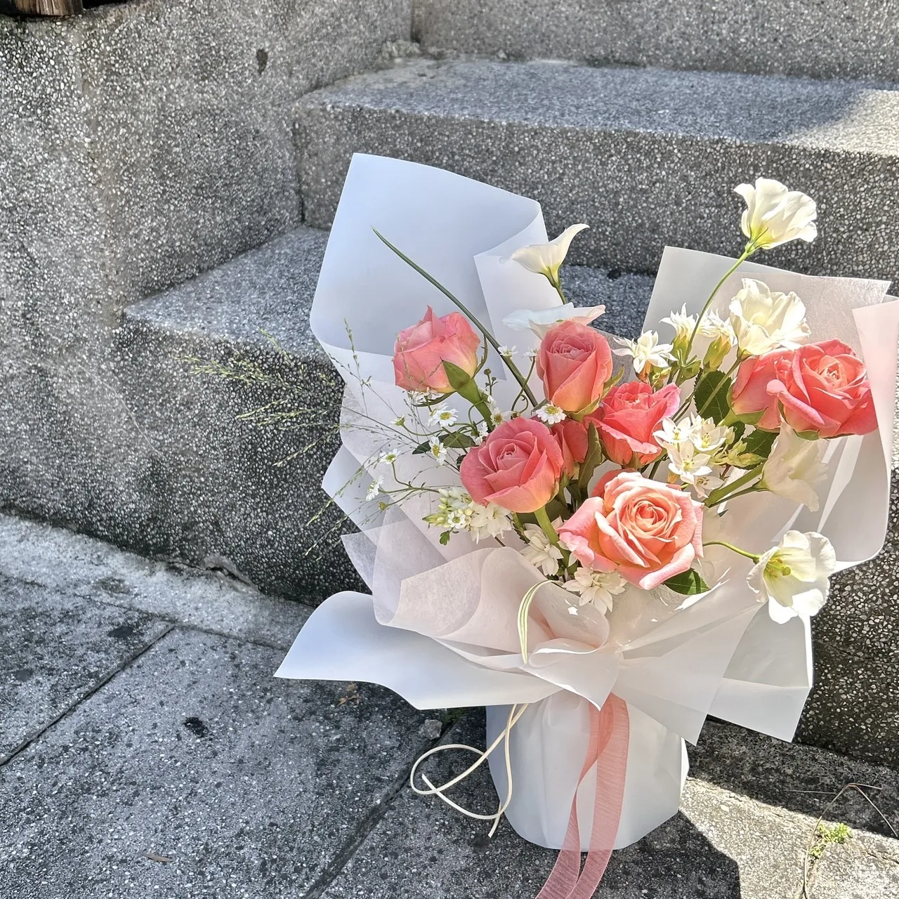 鮮花花束｜氣質粉白色系 多樣混合花材花束 4